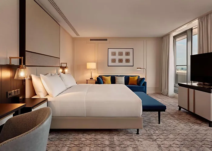 Отель Hilton Park
