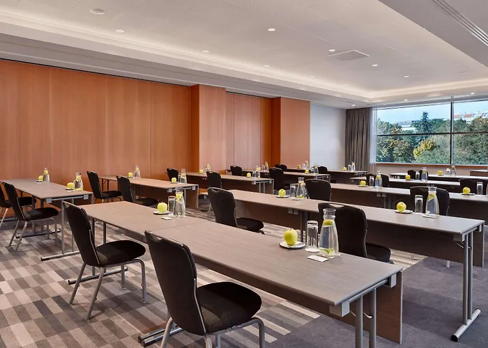 Отель Hilton Park 4*