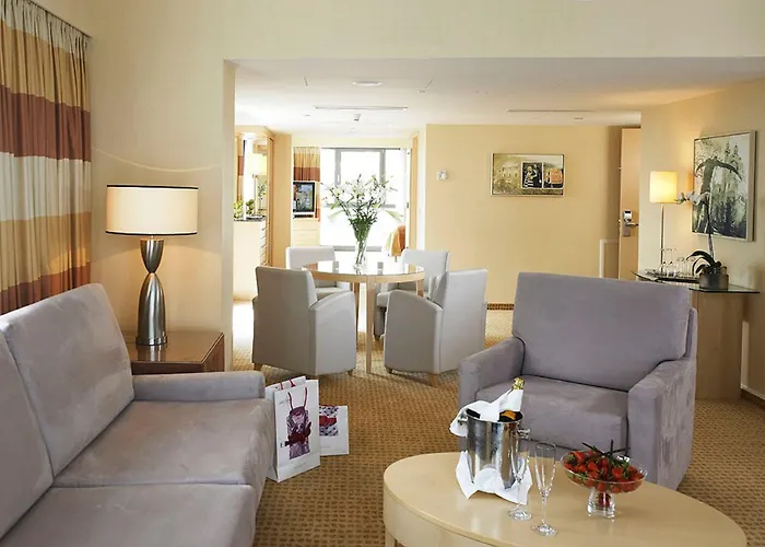 Hilton Park 4*